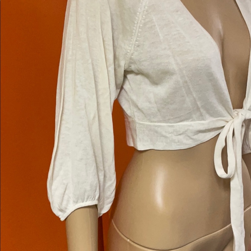 Woman’s 70% Silk, 30% Linen Crop Cardigan - Picture 3 of 7